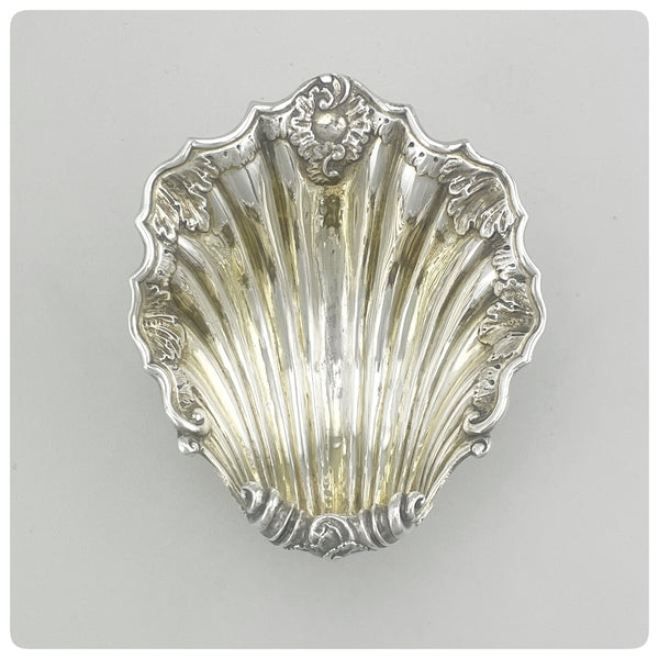 Top, English Sterling Silver and Vermeil Salt Cellar, Hands and Company, London, 1852-1853 - The Silver Vault of Charleston