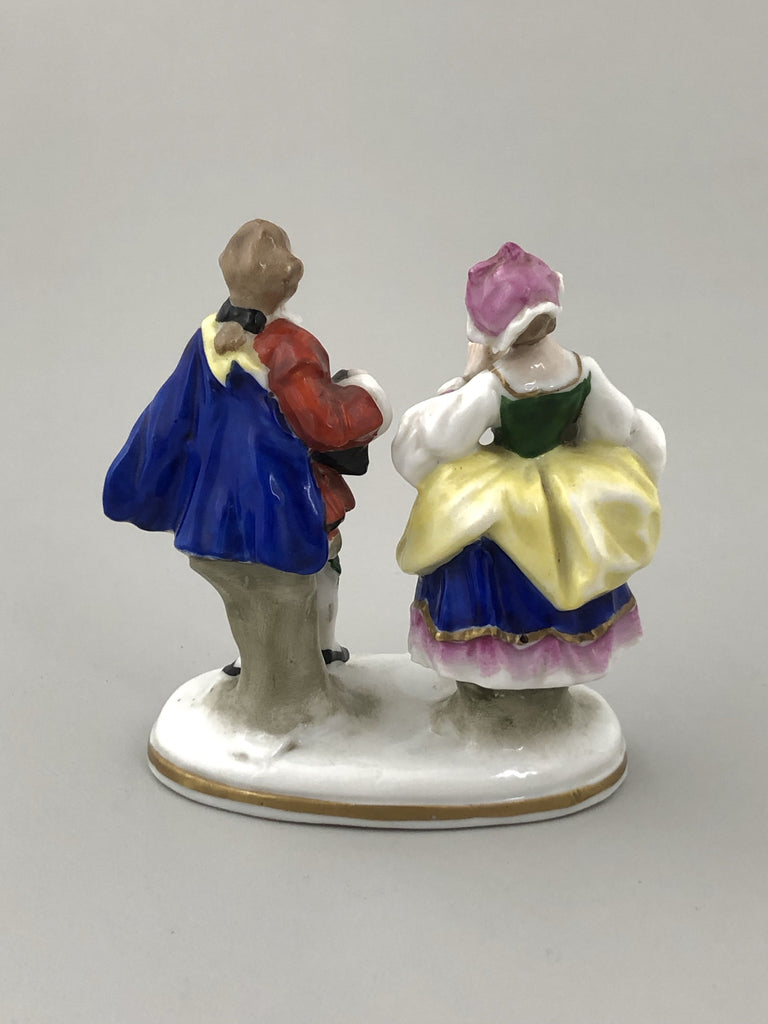German Porcelain Figurine of a Lady and Gentleman, Porzellanfabrik Alfred  Voight AG, Sitzendorf, Early 20th Century
